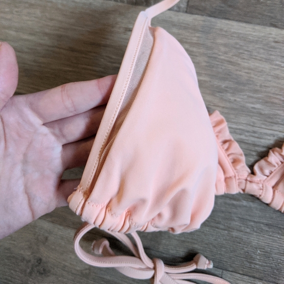 Victoria's Secret Peach Ruffle Triangle Bikini Top Size Medium - Picture 2 of 5